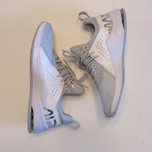 Women’s Nike AirMax. Size 7. White/gray.